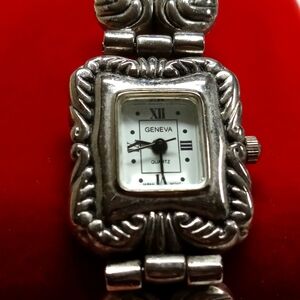 Geneva Quartz Womens Watch Vintage Hearet Design